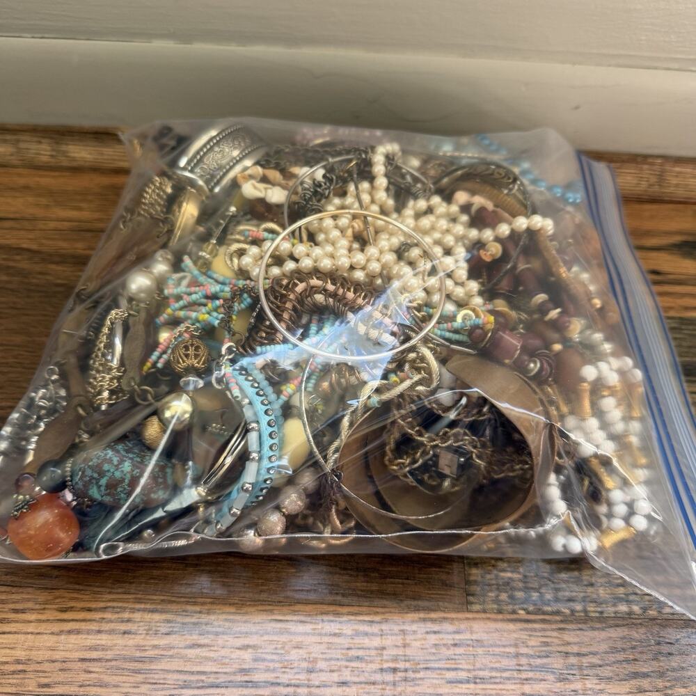 6 Lbs. Vintage to Modern Costume Jewelry Junk Tangled Estate Craft Lot - Picture 4 of 9